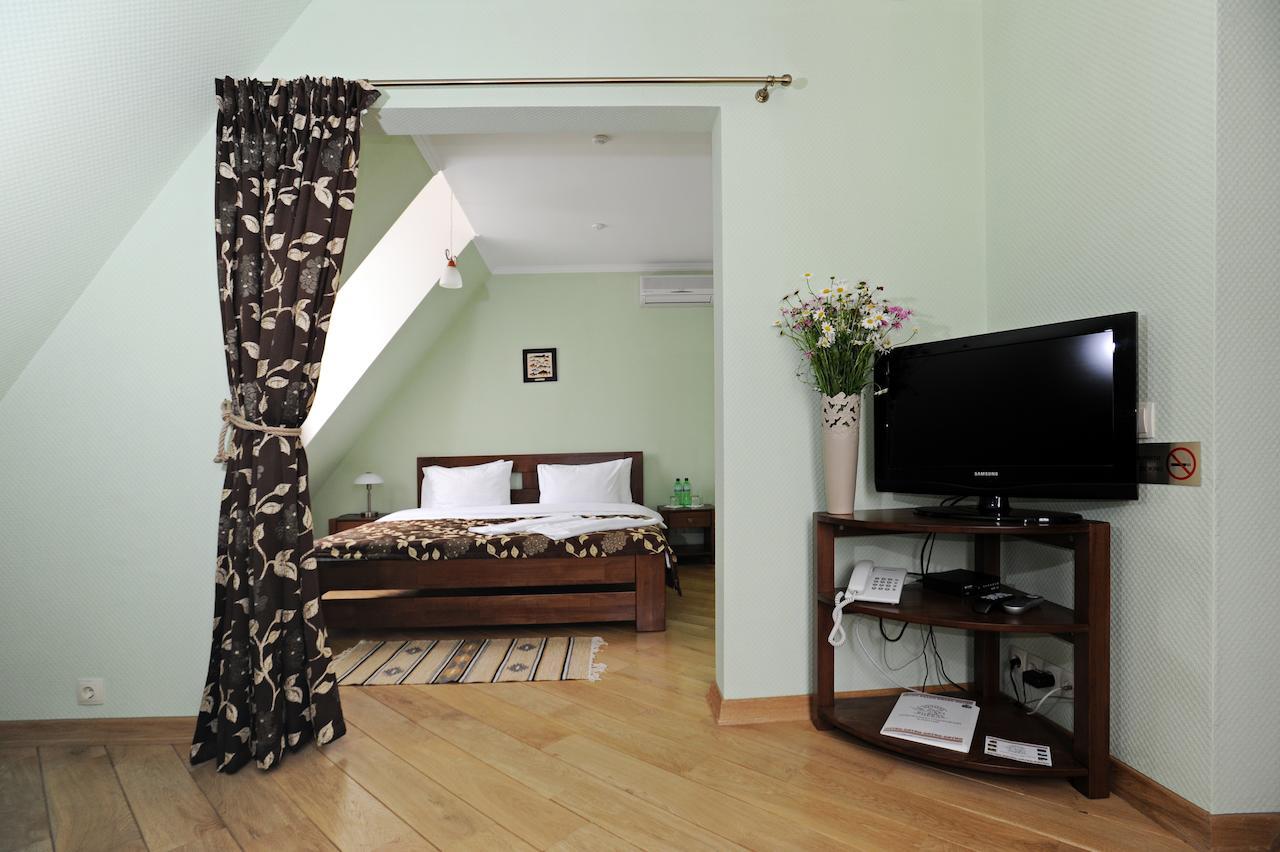 Zolota Forel Hotel Korostov Oda fotoğraf